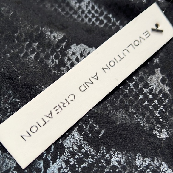 Evolution and Creation Rainbow Shiny Reptile Workout Crop Top Size L New - Picture 4 of 5